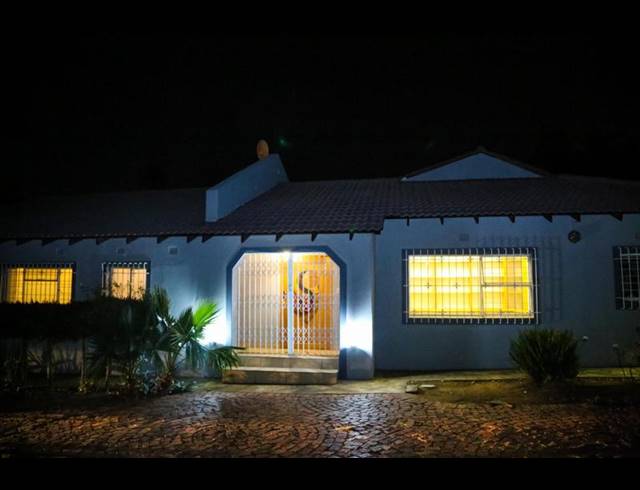 4 BEDROOM HOUSE FOR SALE IN BRYANSTON